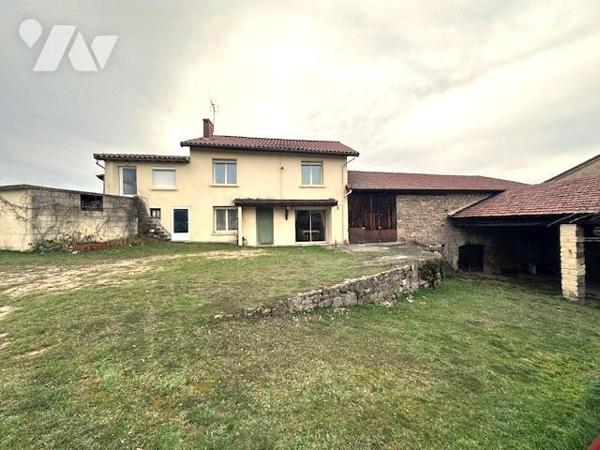 Chambles, tènement immobilier : maison 2 appartements + grange