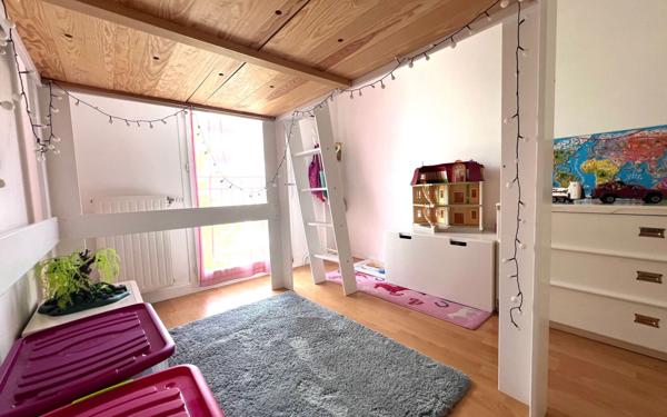 Appartement à vendre    3 pièces • 76,40 m2 Bordeaux