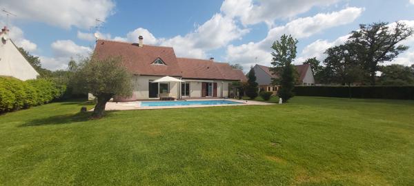 Maison Ardon 5/6 Pièces 144 m2 avec piscine
