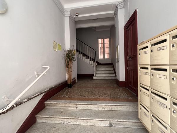 2 pièces  42 m² en dernier étage
