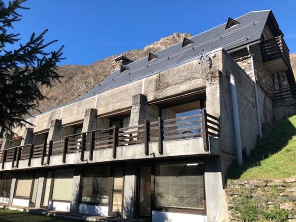 Dpt Hautes Pyrénées (65), à vendre SERS immeuble