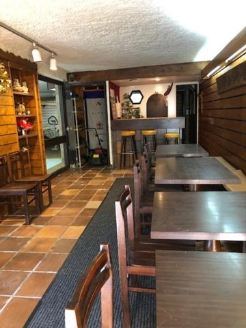 Dpt Hautes Pyrénées (65), à vendre SERS immeuble