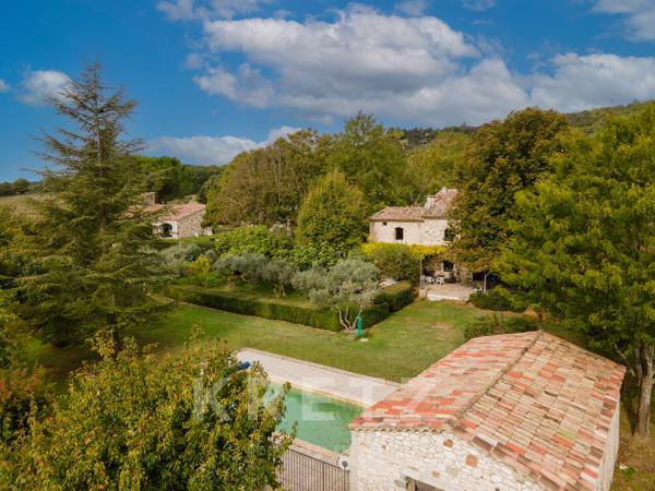 Ancienne Ferme du XVII ème siècle entièrement rénovée sur 1ha 800