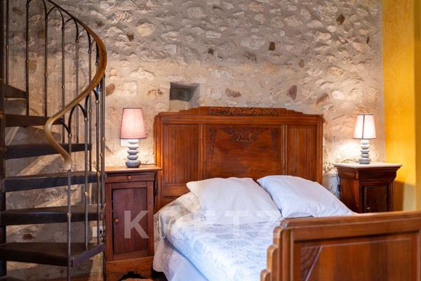 Ancienne Ferme du XVII ème siècle entièrement rénovée sur 1ha 800