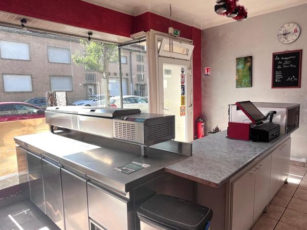 Immeuble avec local commercial et appartement T2 à Sarralbe