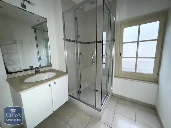 Appartement à louer 4 pièces 104m²