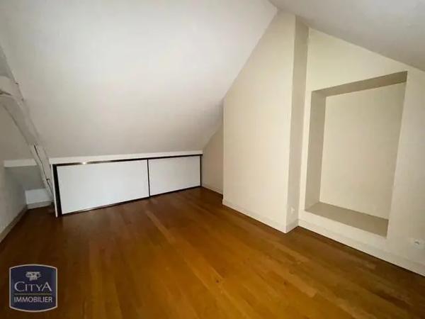 Appartement à louer 4 pièces 104m²
