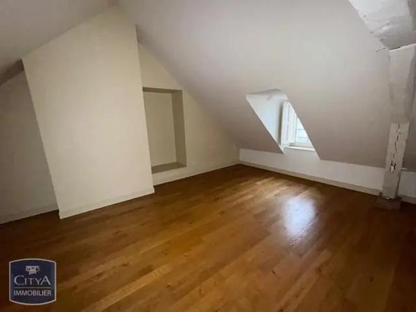 Appartement à louer 4 pièces 104m²