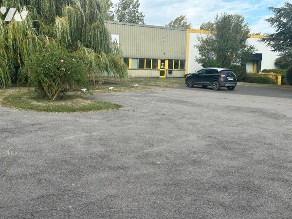 Bâtiment industriel d'environ 1500 m² à vendre dans la zone d'activités de BRAY SUR SOMME à pro...