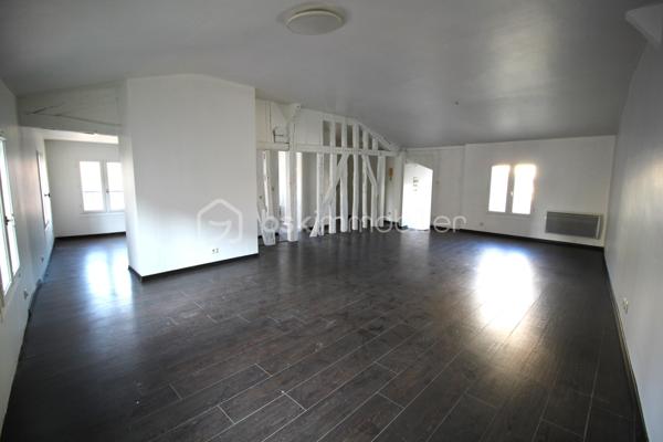 Appartement Type 4 Centre Ville

Appartement de Type 4 dans une petite copropriété avec faibles charges en centre ville de Châlons en Champagne
Composé :
d'une Entrée avec placard qui dessert un vaste Salon/salle à
manger très lumineux ouvert sur la cuisine
1 Chambre, 1 Bureau, Salle de bain, WC
Cave
Il est situé au 3 -ème et dernier étage
Les Charges de copropriétés s'élèvent à 705.07 euros annuel

Cette annonce vous est présentée par votre agent commercial BSK Immobilier JÉROME JOUAULT (EI) immatriculé au RSAC de CHALONS-EN-CHAMPAGNE (51000) sous le numéro 88834723400039.

Prix du bien : 63 500,00 €
Les honoraires d'agence sont à la charge du vendeur.