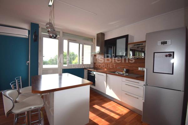 Appartement 3 chambres avec balcon, cave et stationnement