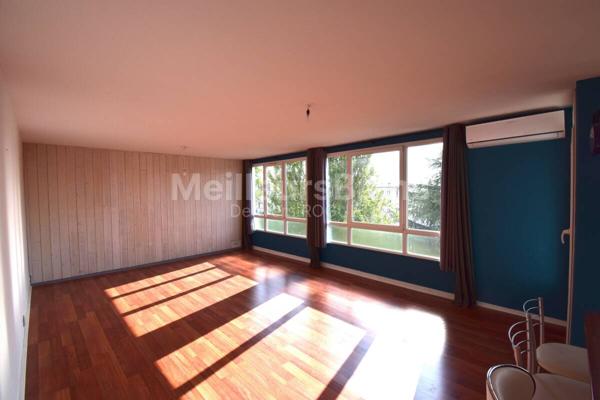 Appartement 3 chambres avec balcon, cave et stationnement