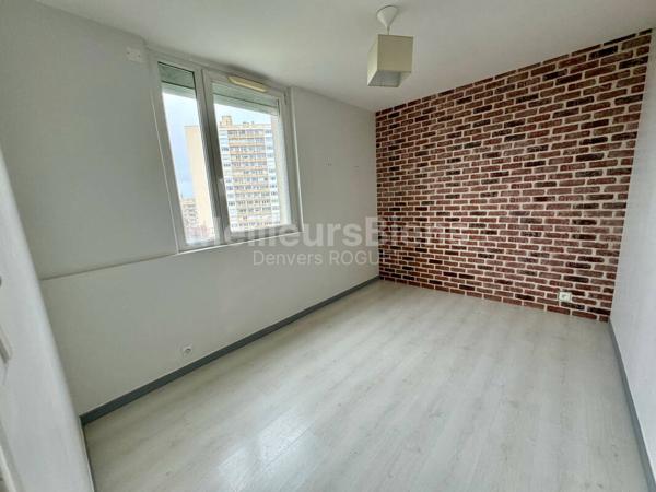 Appartement 3 chambres avec balcon, cave et stationnement