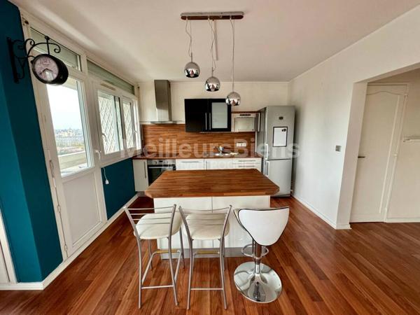 Appartement 3 chambres avec balcon, cave et stationnement