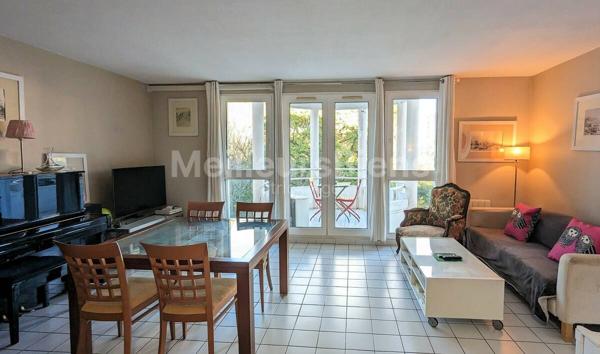 T4   88 m2  terasse,balcon, parking, ascenseur. tramway