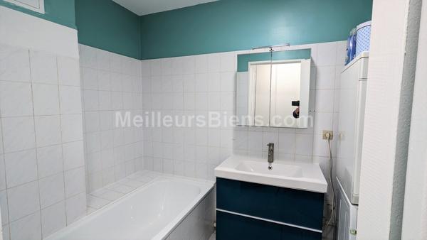 T4   88 m2  terasse,balcon, parking, ascenseur. tramway