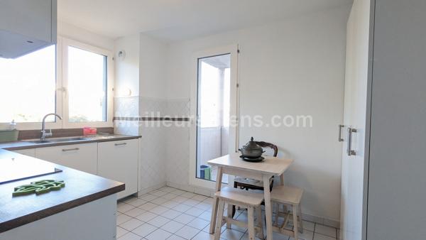 T4   88 m2  terasse,balcon, parking, ascenseur. tramway