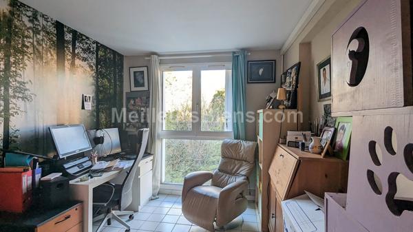 T4   88 m2  terasse,balcon, parking, ascenseur. tramway