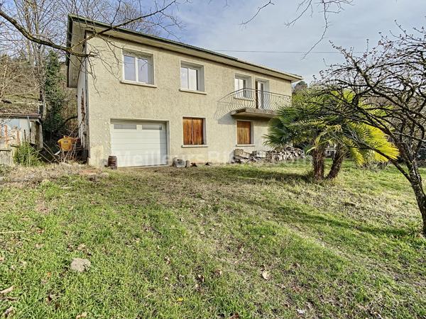 Maison avec sous-sol complet sur grand terrain