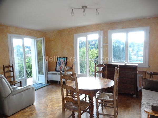 Maison avec sous-sol complet sur grand terrain