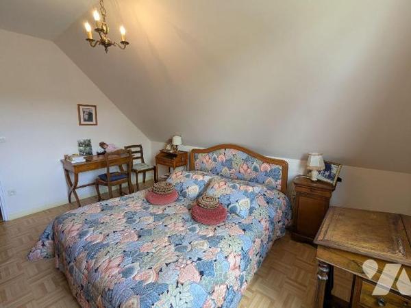 Maison à vendre en plein coeur du centre-ville de Nogent-le-Rotrou (28400), en Eure-et-Loir. 
...