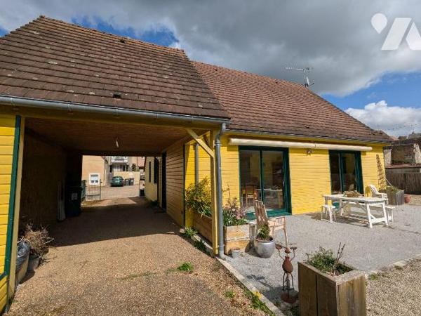 Maison à vendre en plein coeur du centre-ville de Nogent-le-Rotrou (28400), en Eure-et-Loir. 
...