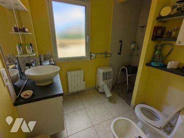 Maison à vendre en plein coeur du centre-ville de Nogent-le-Rotrou (28400), en Eure-et-Loir. 
...