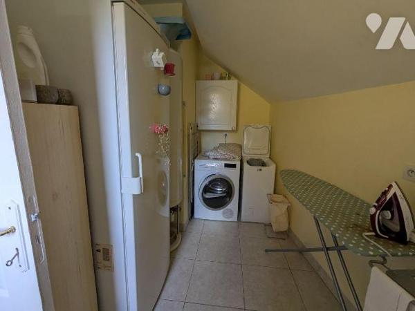 Maison à vendre en plein coeur du centre-ville de Nogent-le-Rotrou (28400), en Eure-et-Loir. 
...