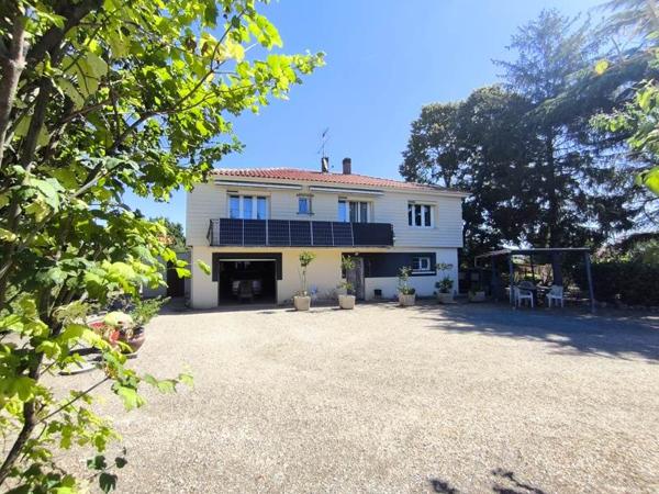 Maison 192 240 € Montlieu-la-Garde 6 p 183 m² DPE D