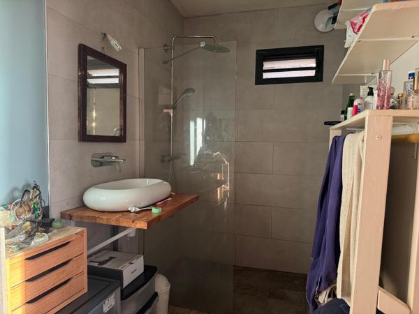 Maison 60 m² + studio avec entrée  indépendante  30 m² loué 800 €/mois     TOTAL  90m2