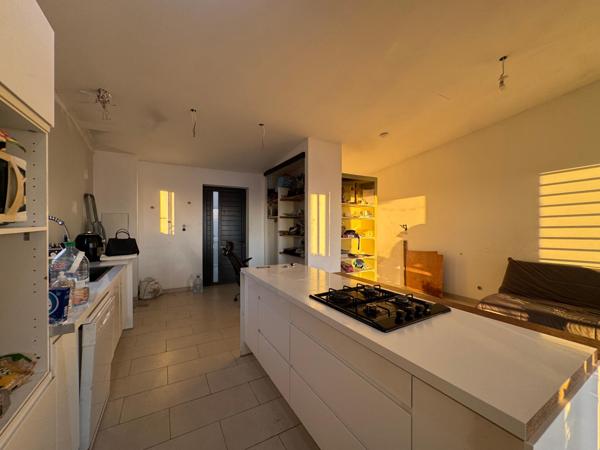 Maison 60 m² + studio avec entrée  indépendante  30 m² loué 800 €/mois     TOTAL  90m2