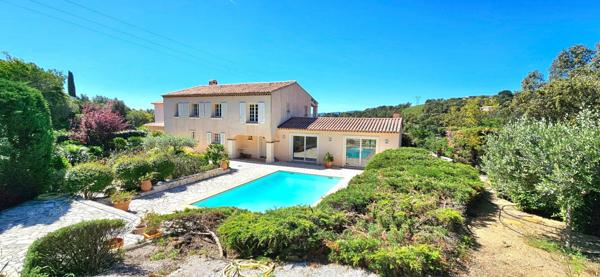 Maison à vendre    7 pièces •  Grimaud