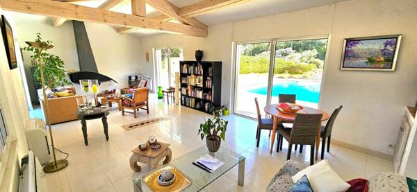 Maison à vendre    7 pièces •  Grimaud