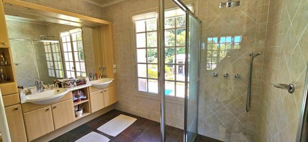 Maison à vendre    7 pièces •  Grimaud