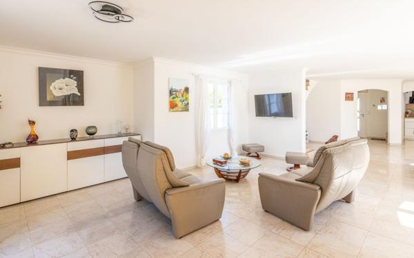 Maison à vendre    7 pièces •  Saint-Sulpice-de-Royan