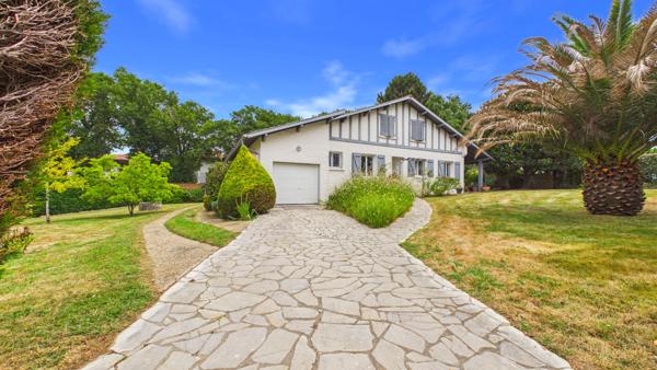 Maison sur terrain de 2100 m² - Fond d'une impasse. Anglet