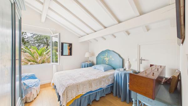 Maison sur terrain de 2100 m² - Fond d'une impasse. Anglet