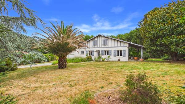 Maison sur terrain de 2100 m² - Fond d'une impasse. Anglet
