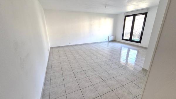 Appartement récent de 3 pièces + Balcon + Asc + Pkgs...