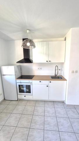 Appartement récent de 3 pièces + Balcon + Asc + Pkgs...