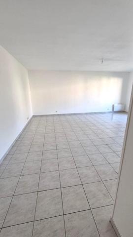 Appartement récent de 3 pièces + Balcon + Asc + Pkgs...