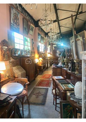 Local d activites de 636 m²