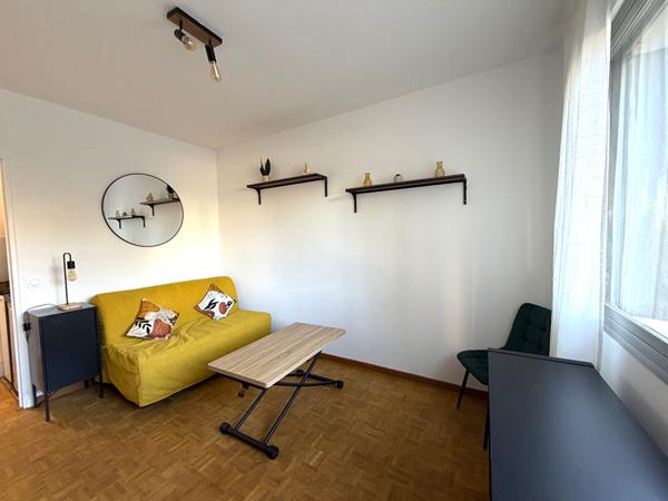 A LOUER - AIX EN PROVENCE - MAGNIFIQUE STUDIO RENOVE + parking - centre ville à pieds