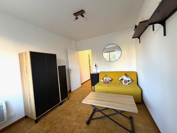 A LOUER - AIX EN PROVENCE - MAGNIFIQUE STUDIO RENOVE + parking - centre ville à pieds