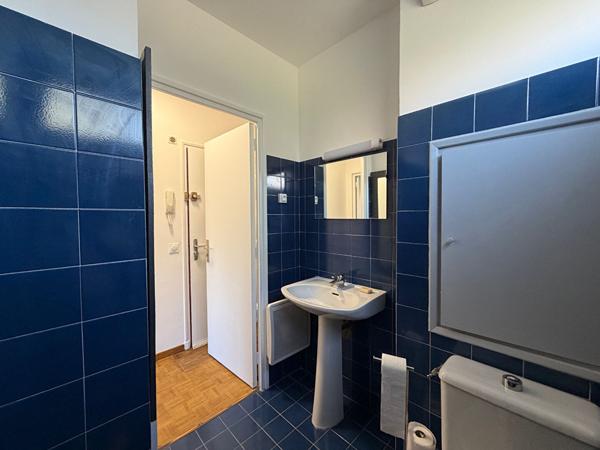 A LOUER - AIX EN PROVENCE - MAGNIFIQUE STUDIO RENOVE + parking - centre ville à pieds