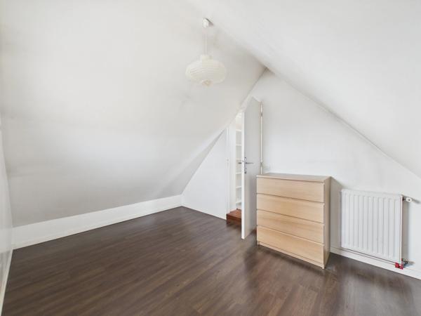 - 78220 VIROFLAY - MAISON FAMILIALE AVEC EXTENSION 140m2 - 3 NIVEAUX - 4 à 5 CHAMBRES -  SOUS SOL - BAIGNE DE LUMIERE - GARAGE - ESPACES EXTERIEURS - BEAUX VOLUMES - PROCHE GARES