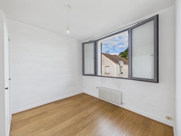 - 78220 VIROFLAY - MAISON FAMILIALE AVEC EXTENSION 140m2 - 3 NIVEAUX - 4 à 5 CHAMBRES -  SOUS SOL - BAIGNE DE LUMIERE - GARAGE - ESPACES EXTERIEURS - BEAUX VOLUMES - PROCHE GARES