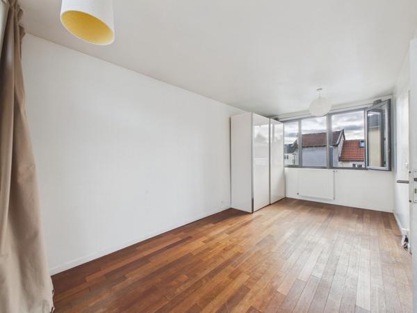 - 78220 VIROFLAY - MAISON FAMILIALE AVEC EXTENSION 140m2 - 3 NIVEAUX - 4 à 5 CHAMBRES -  SOUS SOL - BAIGNE DE LUMIERE - GARAGE - ESPACES EXTERIEURS - BEAUX VOLUMES - PROCHE GARES