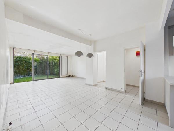 - 78220 VIROFLAY - MAISON FAMILIALE AVEC EXTENSION 140m2 - 3 NIVEAUX - 4 à 5 CHAMBRES -  SOUS SOL - BAIGNE DE LUMIERE - GARAGE - ESPACES EXTERIEURS - BEAUX VOLUMES - PROCHE GARES