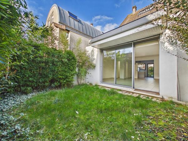 - 78220 VIROFLAY - MAISON FAMILIALE AVEC EXTENSION 140m2 - 3 NIVEAUX - 4 à 5 CHAMBRES -  SOUS SOL - BAIGNE DE LUMIERE - GARAGE - ESPACES EXTERIEURS - BEAUX VOLUMES - PROCHE GARES